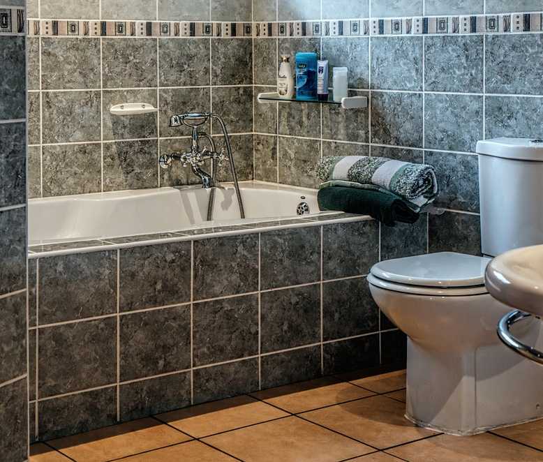 Podlahové topení se hodí i do koupelny, pixabay.com