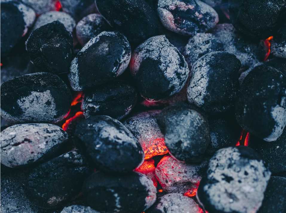 Na Setonův hnrec budete potřebovat dostatek dřevěného uhlí, pixabay.xom