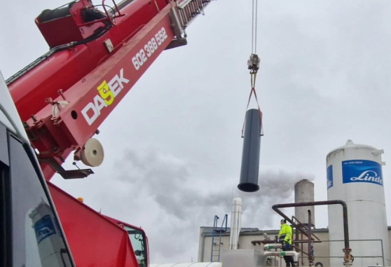 Instalace komínu na parní kotelnu v Rakovníku.