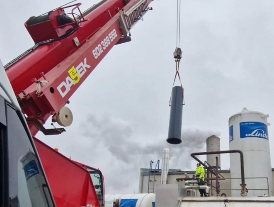 Instalace komínu na parní kotelnu v Rakovníku.