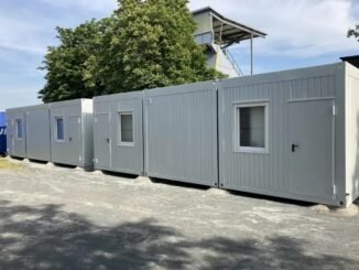 Sanitární kontejnery poskytují rychle dostupné hygienické zázemí tam, kde není vhodné nebo možné vybudovat klasickou stavbu.